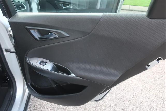 Photo of 2020 Silver Ice Metallic Chevrolet Malibu