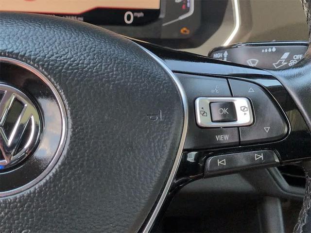 Photo of 2019 Platinum Gray Metallic Volkswagen Jetta