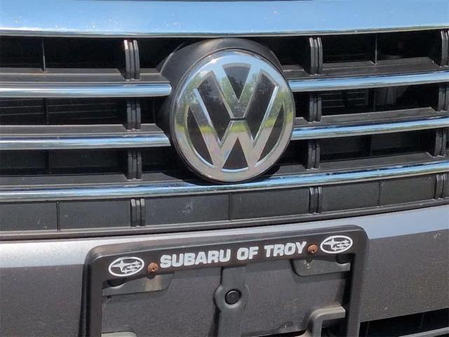 Photo of 2019 Platinum Gray Metallic Volkswagen Jetta
