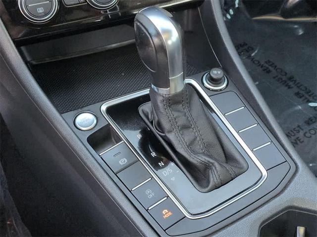 Photo of 2019 Platinum Gray Metallic Volkswagen Jetta