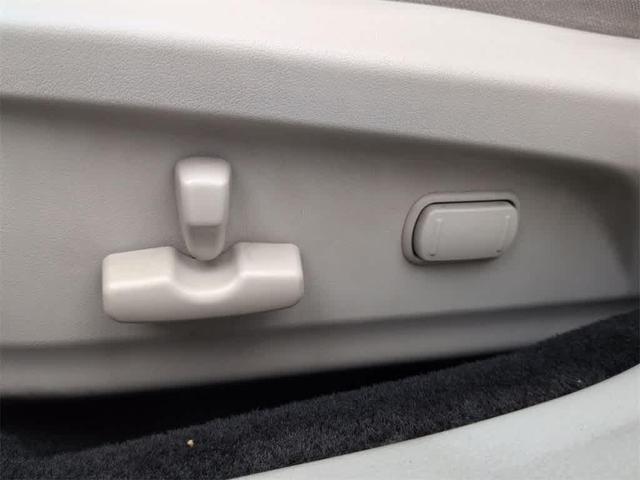 Photo of 2014 Satin White Pearl Subaru Outback