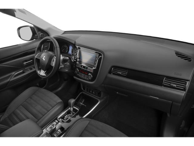 Photo of 2020 Pearl White Mitsubishi Outlander