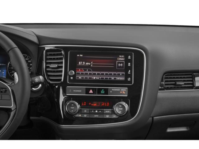Photo of 2020 Pearl White Mitsubishi Outlander