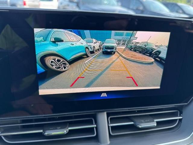 Photo of 2025 Summit White Chevrolet Trax
