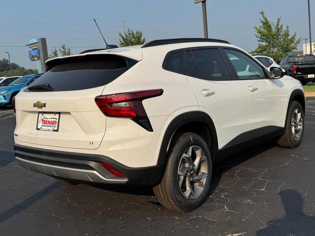 Photo of 2025 Summit White Chevrolet Trax