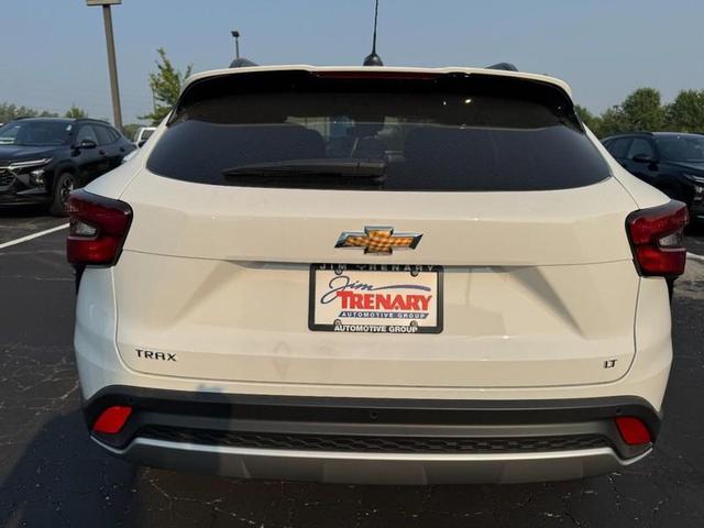 Photo of 2025 Summit White Chevrolet Trax