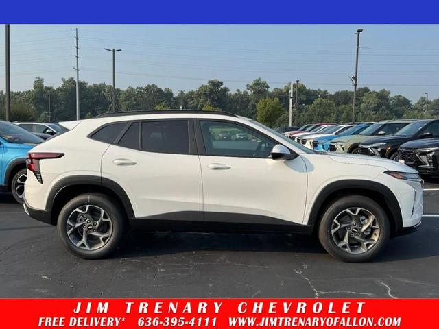 Photo of 2025 Summit White Chevrolet Trax