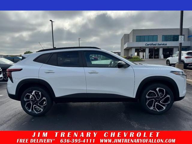 Photo of 2025 Summit White Chevrolet Trax