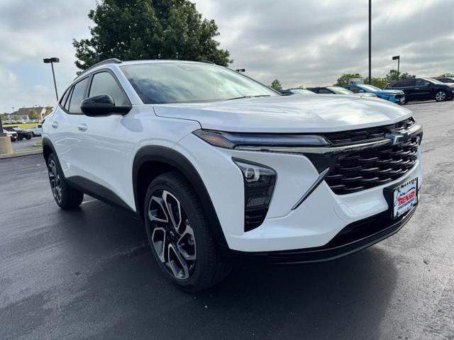 Photo of 2025 Summit White Chevrolet Trax