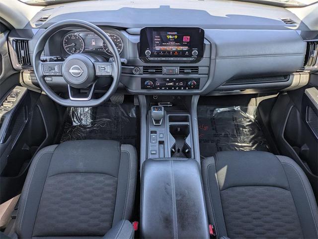 Photo of 2024 Glacier White Nissan Pathfinder