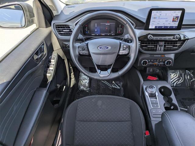 Photo of 2024 Silver Metallic Ford Escape