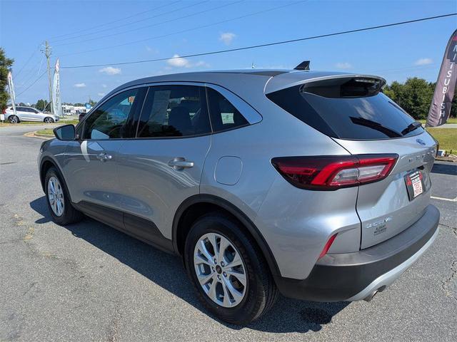 Photo of 2024 Silver Metallic Ford Escape