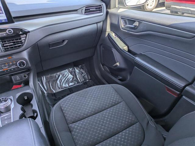 Photo of 2024 Silver Metallic Ford Escape