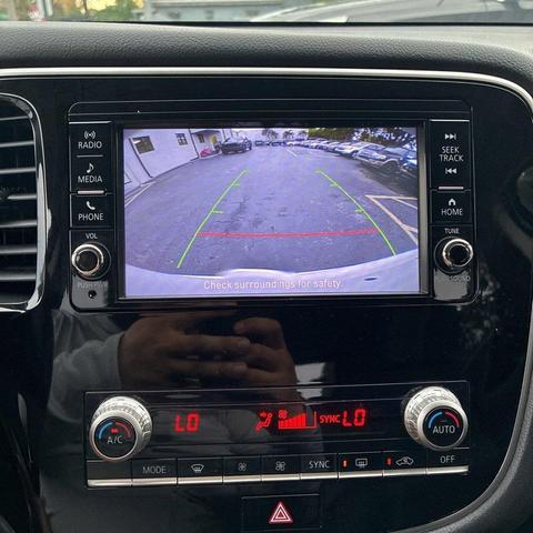 Photo of 2020 Pearl White Mitsubishi Outlander