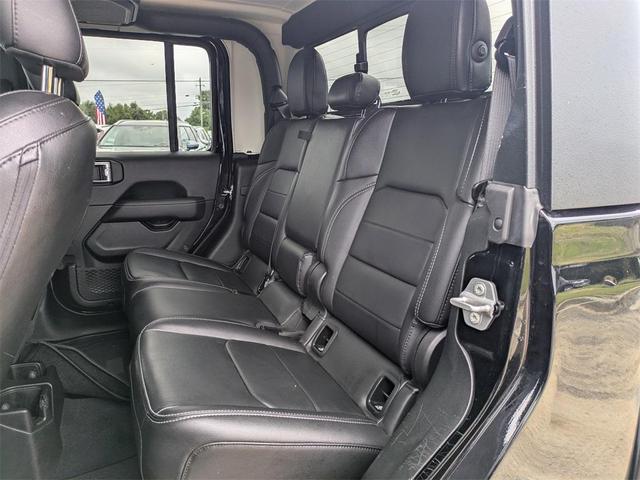 Photo of 2022 Black Clearcoat Jeep Gladiator