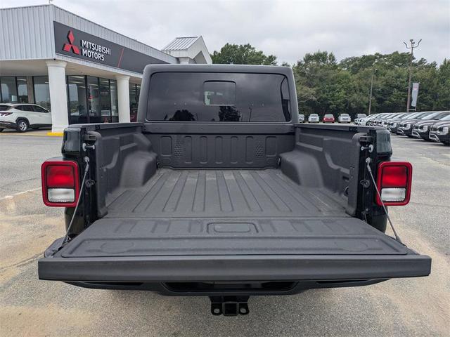 Photo of 2022 Black Clearcoat Jeep Gladiator