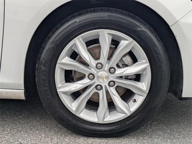 Photo of 2024 Summit White Chevrolet Malibu