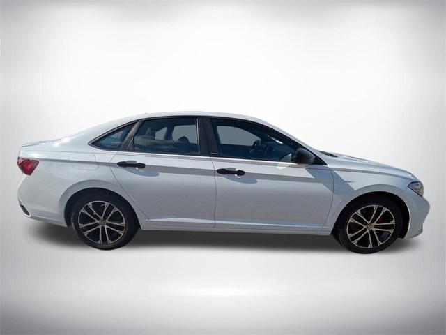Photo of 2024 Pure White Volkswagen Jetta
