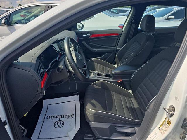 Photo of 2024 Pure White Volkswagen Jetta