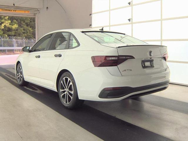 Photo of 2024 Pure White Volkswagen Jetta