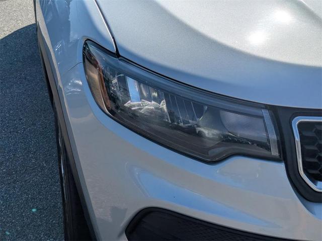 Photo of 2024 Silver Zynith Metallic Clearcoat Jeep Compass