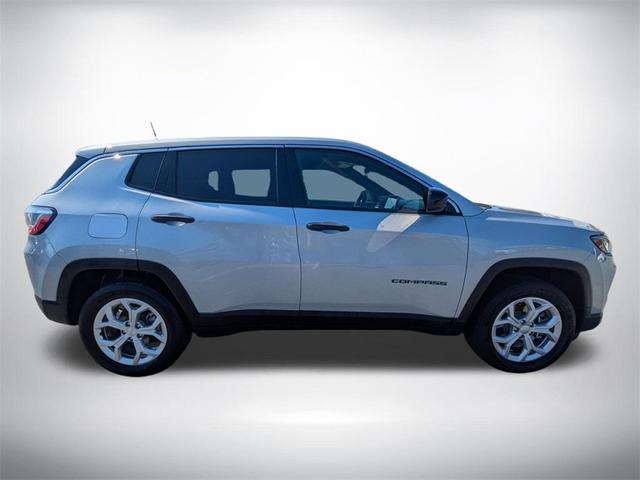 Photo of 2024 Silver Zynith Metallic Clearcoat Jeep Compass