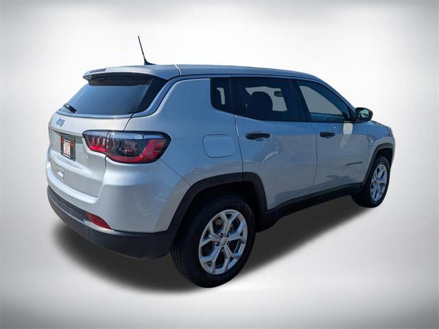 Photo of 2024 Silver Zynith Metallic Clearcoat Jeep Compass
