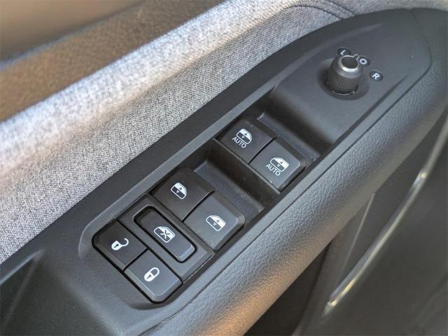 Photo of 2024 Silver Zynith Metallic Clearcoat Jeep Compass