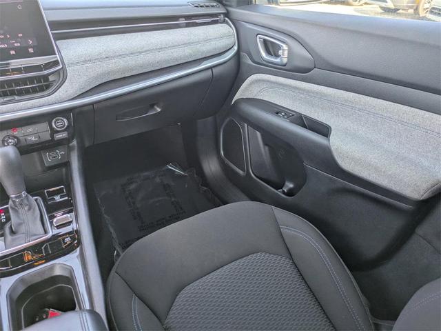 Photo of 2024 Silver Zynith Metallic Clearcoat Jeep Compass