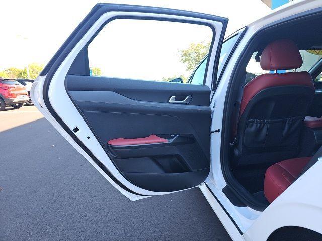Photo of 2023 Glacial White Pearl Kia K5