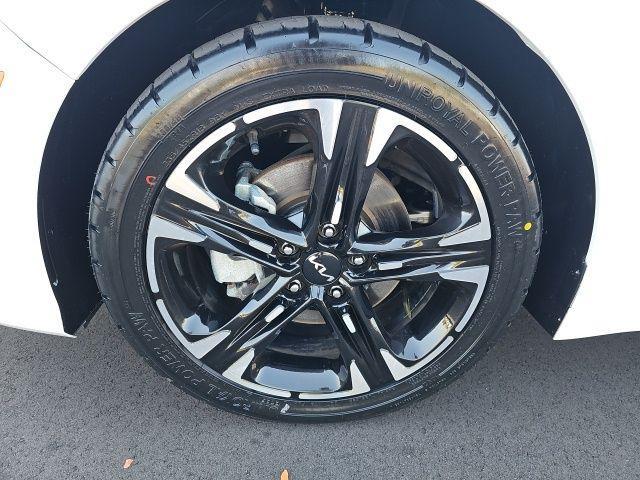 Photo of 2023 Glacial White Pearl Kia K5