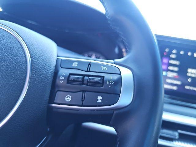 Photo of 2023 Glacial White Pearl Kia K5
