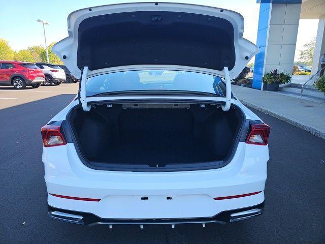 Photo of 2023 Glacial White Pearl Kia K5