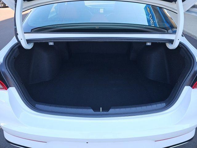 Photo of 2023 Glacial White Pearl Kia K5