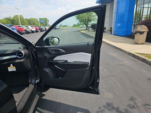 Photo of 2025 Black Metallic Chevrolet Trax