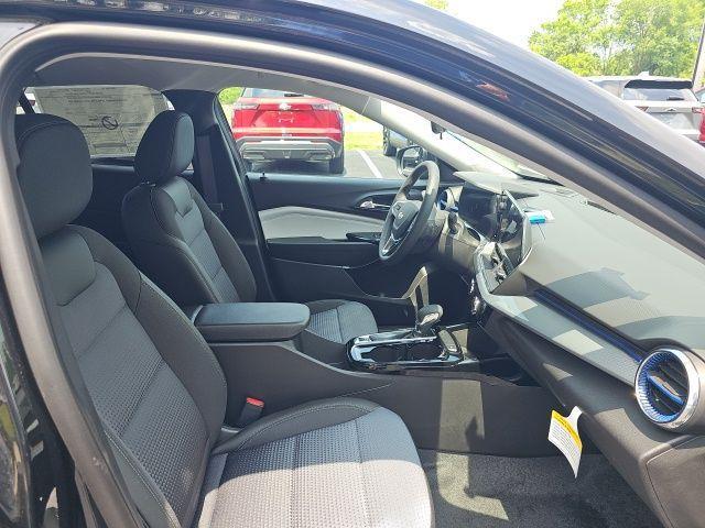 Photo of 2025 Black Metallic Chevrolet Trax