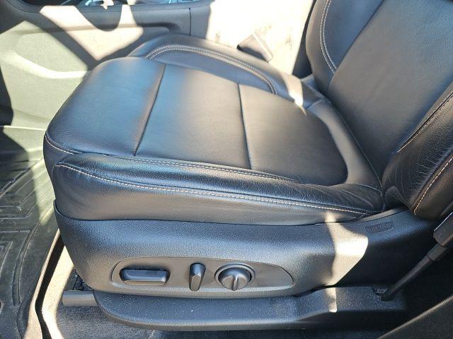 Photo of 2020 Mosaic Black Metallic Chevrolet Traverse