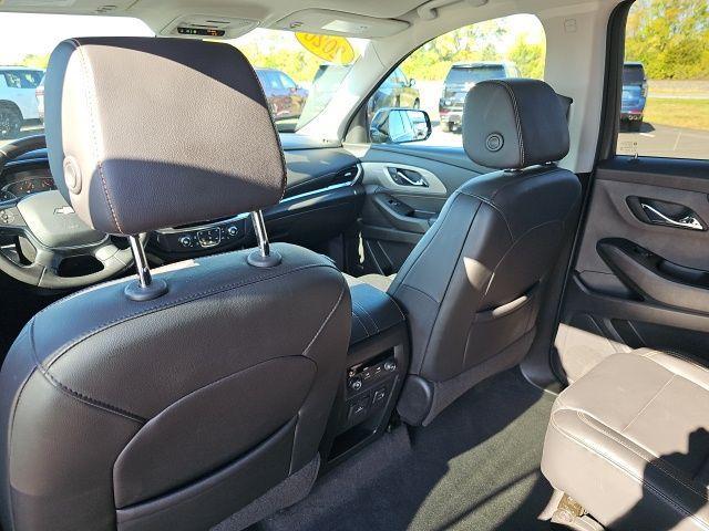 Photo of 2020 Mosaic Black Metallic Chevrolet Traverse