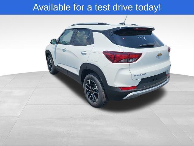 Photo of 2026 Summit White Chevrolet Trailblazer