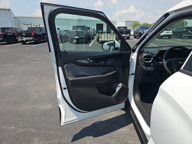 Photo of 2026 Summit White Chevrolet Trailblazer
