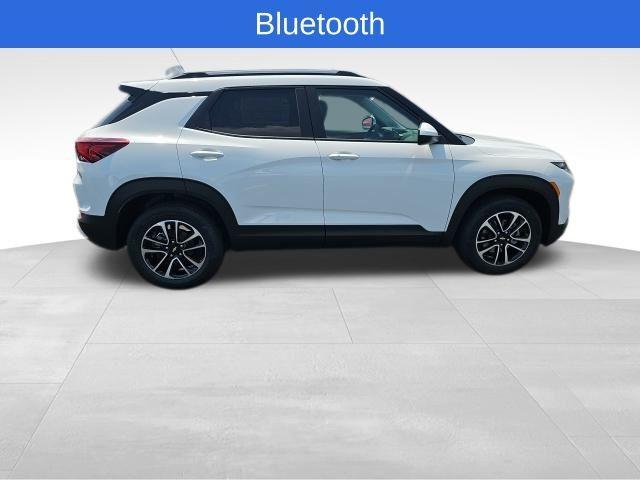 Photo of 2026 Summit White Chevrolet Trailblazer