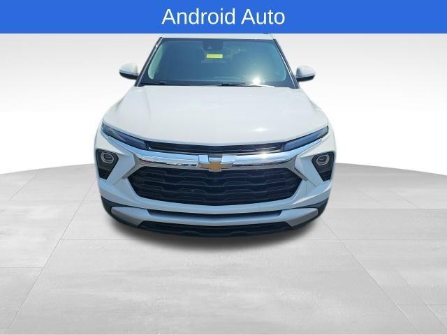 Photo of 2026 Summit White Chevrolet Trailblazer