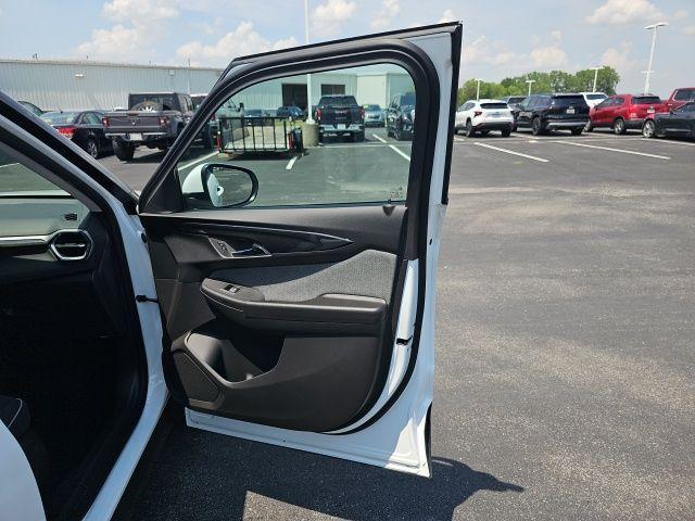 Photo of 2026 Summit White Chevrolet Trailblazer