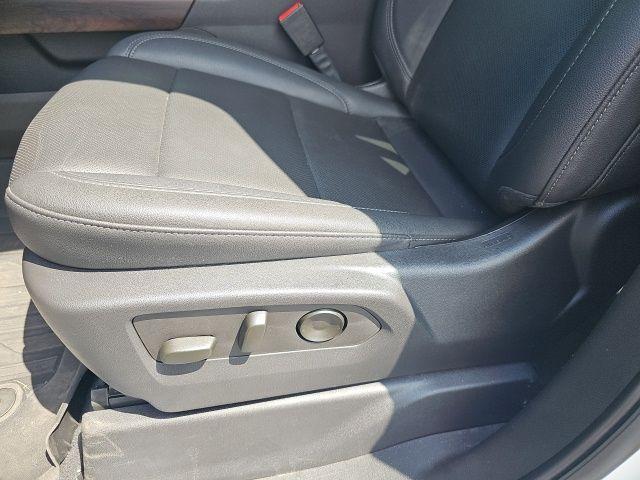 Photo of 2023 Summit White GMC Sierra 1500