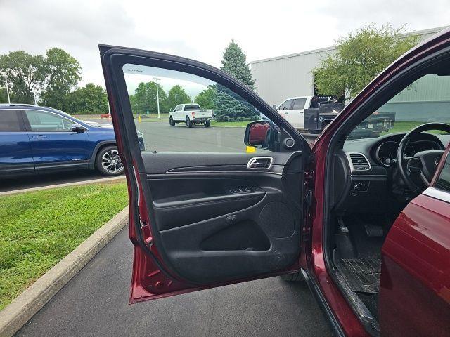 Photo of 2019 Velvet Red Pearlcoat Jeep Grand Cherokee