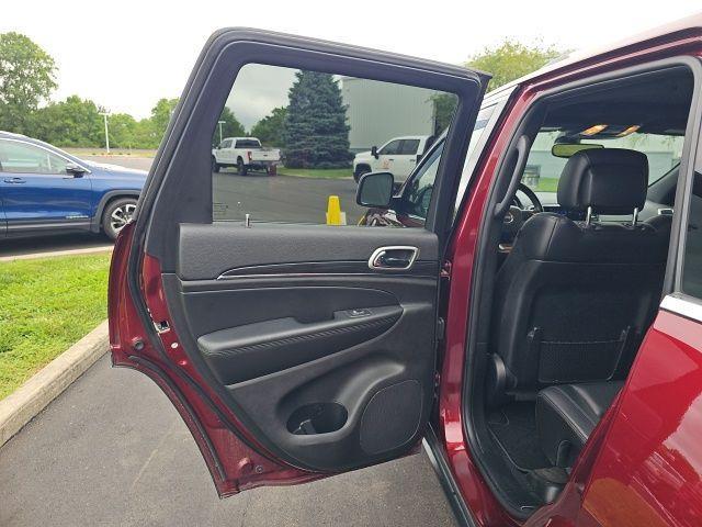 Photo of 2019 Velvet Red Pearlcoat Jeep Grand Cherokee