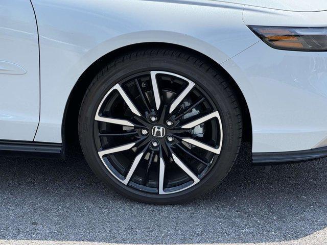 Photo of 2024 Platinum White Pearl Honda Accord Hybrid