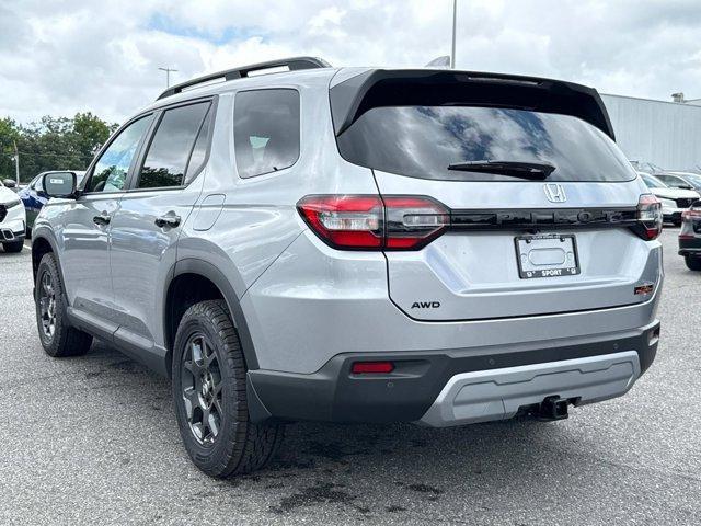Photo of 2025 Lunar Silver Metallic Honda Pilot