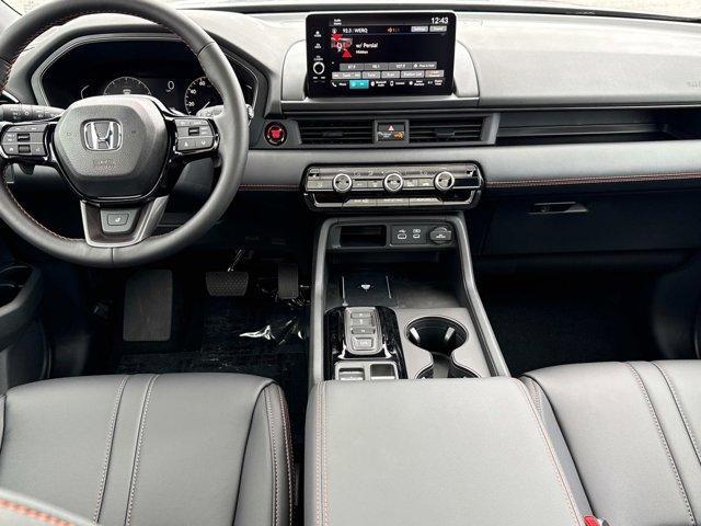 Photo of 2025 Lunar Silver Metallic Honda Pilot
