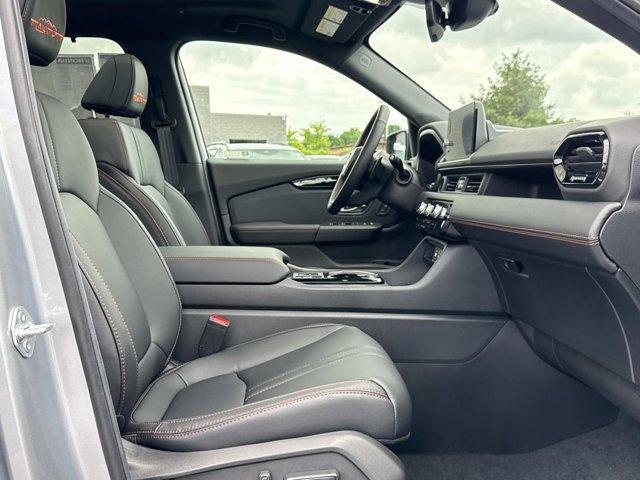 Photo of 2025 Lunar Silver Metallic Honda Pilot